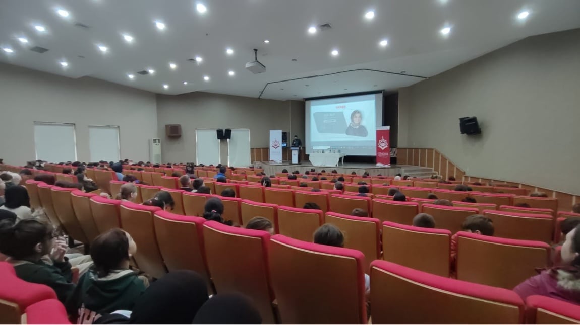 GİHO Temizlik ve Düzen Yarışmasında Başarı Gösteren 5. ve 6. sınıf seviyesinden 240 öğrencimiz Yazar Elif Alp ile söyleşiye katıldı.