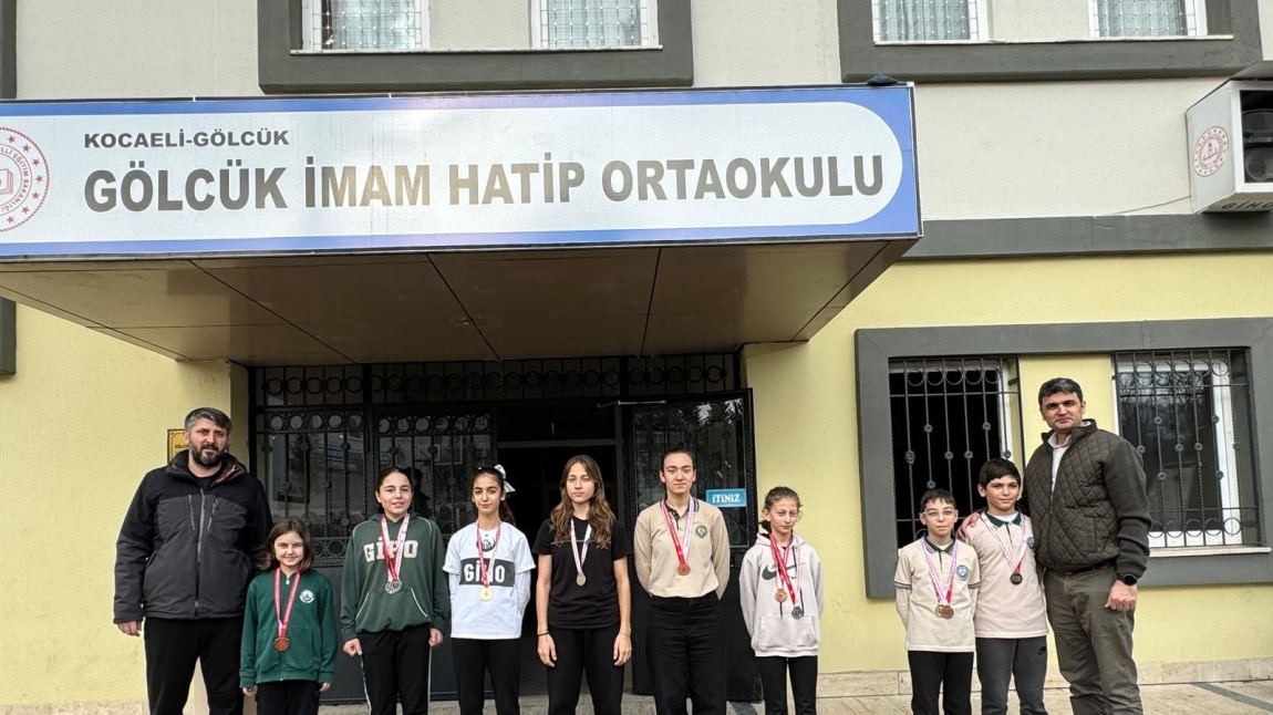 Öğrencilerinin Akademik ve Sosyal Alanda gelişimlerini önemseyen okulumuz Gölcük İmam Hatip Ortaokulu yakın zamanda sportif alanda elde ettiği başarılara yenilerini ekledi.